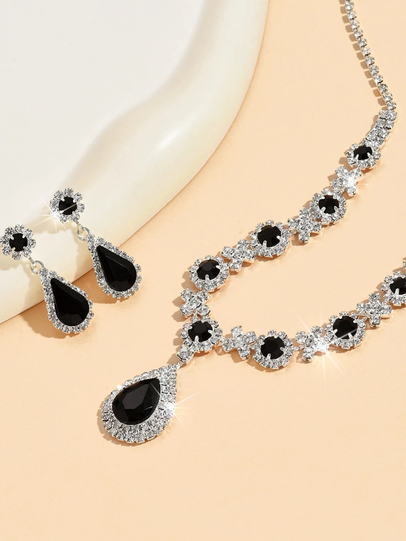 Premium Crystal Necklace & Earrings Set, Premium Wedding & Evening Jewelry 3 Piece Crystal Set for Chic and Trendy Ladies, Premium Wedding & Evening Jewelry 3 Piece Crystal Set for Chic and Trendy Ladies