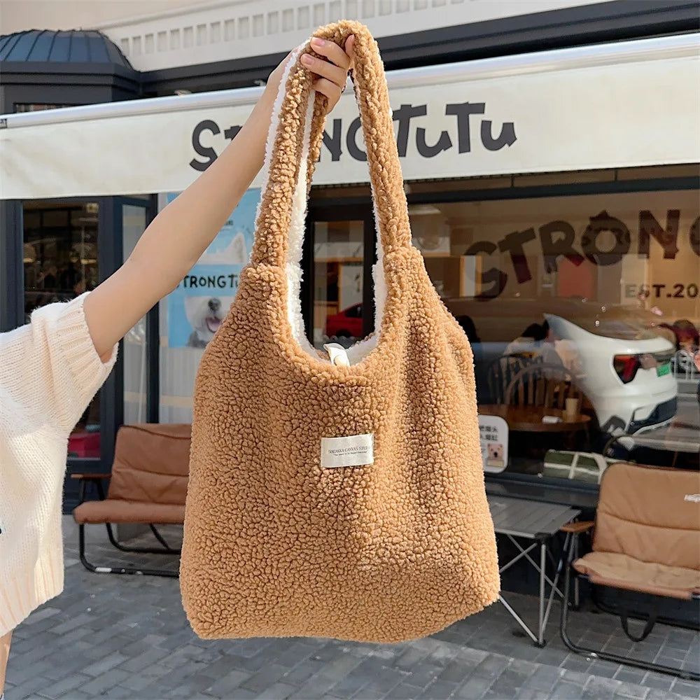 2026 Style Premium Vest Shape Women Plush Reversible Shoulder Bag Ladies Warm Fabric Handbag Winter Girls Books Tote Cute Lamb Like Cloth Purse