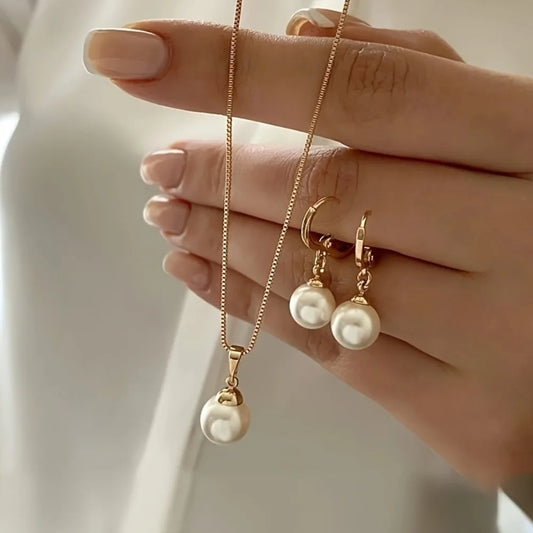 Pearl Pendant Necklace & Earrings Set for Trendy Women Stylish Vintage Pearl Necklace & Earrings Light, Trendy & Friend-Approved, Stylish Vintage Pearl Necklace & Earrings Light, Golden Pearl Pendant Set Chic, Timeless & Luxurious
