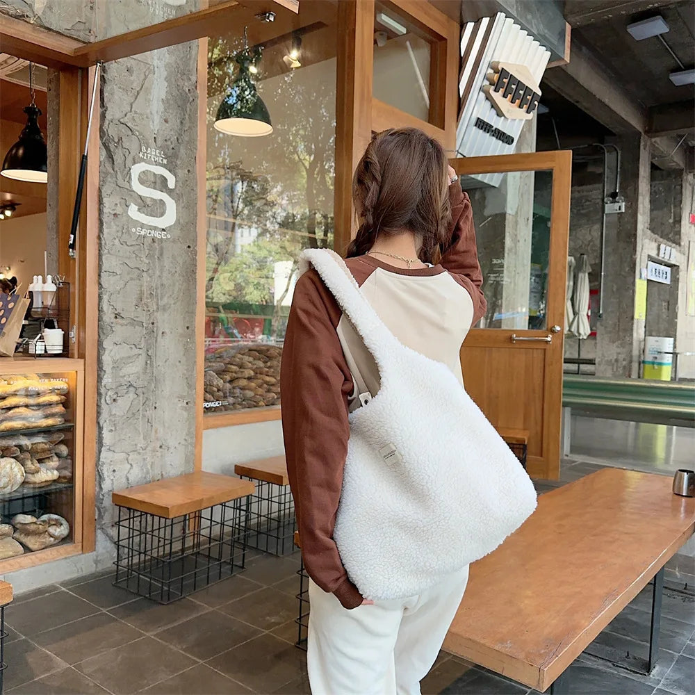 2026 Style Premium Vest Shape Women Plush Reversible Shoulder Bag Ladies Warm Fabric Handbag Winter Girls Books Tote Cute Lamb Like Cloth Purse