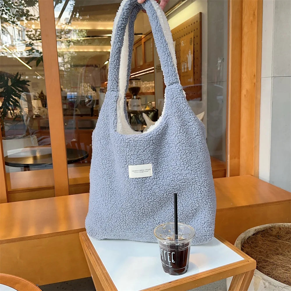 2026 Style Premium Vest Shape Women Plush Reversible Shoulder Bag Ladies Warm Fabric Handbag Winter Girls Books Tote Cute Lamb Like Cloth Purse