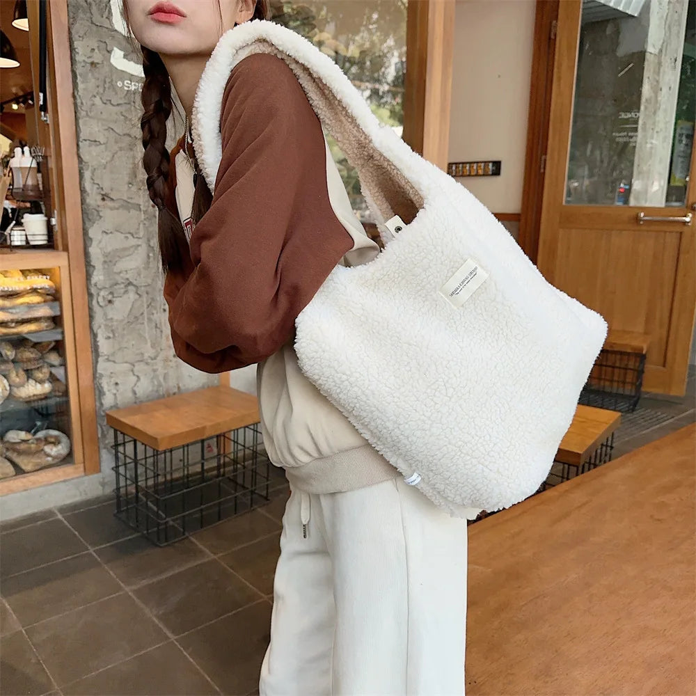 2026 Style Premium Vest Shape Women Plush Reversible Shoulder Bag Ladies Warm Fabric Handbag Winter Girls Books Tote Cute Lamb Like Cloth Purse