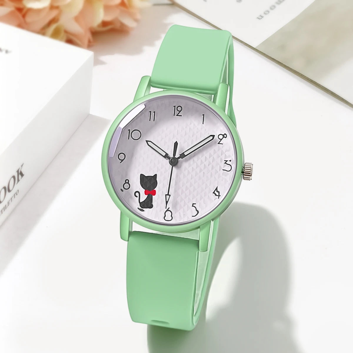 Luxury Casual Wristwatch for Stylish Women, High-Quality Ladies Quartz Watch Perfect Gift, Look Fashion Forward Every Day with Premium Silicone Strap Quartz Watch