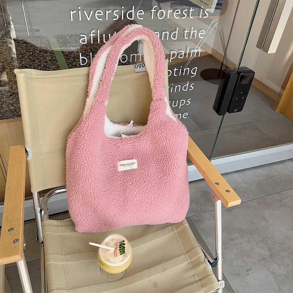 2026 Style Premium Vest Shape Women Plush Reversible Shoulder Bag Ladies Warm Fabric Handbag Winter Girls Books Tote Cute Lamb Like Cloth Purse