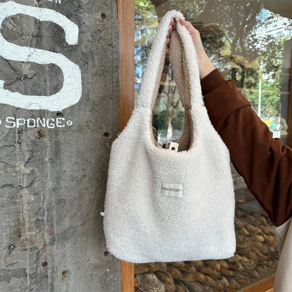 2026 Style Premium Vest Shape Women Plush Reversible Shoulder Bag Ladies Warm Fabric Handbag Winter Girls Books Tote Cute Lamb Like Cloth Purse