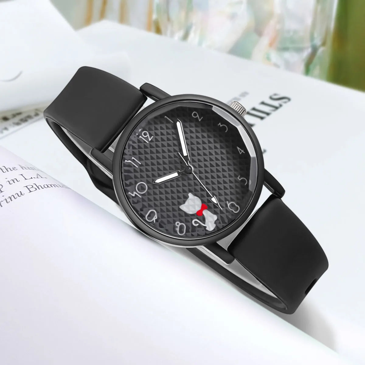 Luxury Casual Wristwatch for Stylish Women, High-Quality Ladies Quartz Watch Perfect Gift, Look Fashion Forward Every Day with Premium Silicone Strap Quartz Watch