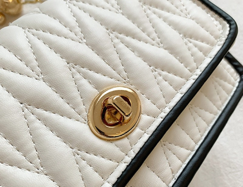 Small Chain Texture Shoulder Bag Elegant, Sleek & Party Ready, Premium Light Luxury Crossbody Bag Chic, Trendy