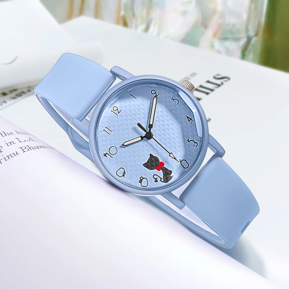 Luxury Casual Wristwatch for Stylish Women, High-Quality Ladies Quartz Watch Perfect Gift, Look Fashion Forward Every Day with Premium Silicone Strap Quartz Watch