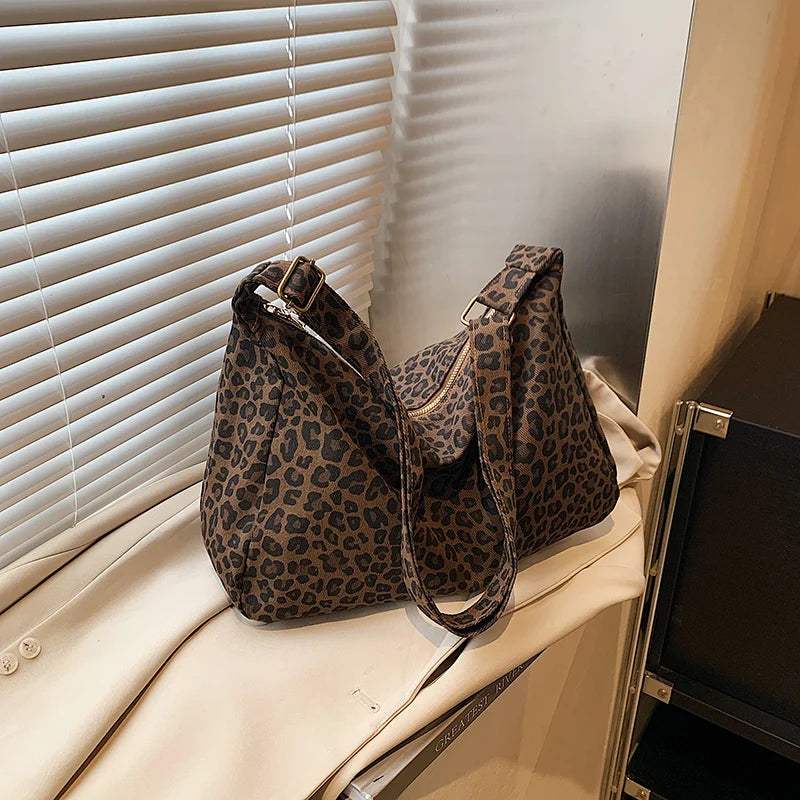 Trendy 2026 Paris Casual Soft Textile Women's Shoulder Bag Large Capacity Leopard Print Female Retro Crossbody Bag For Commute Outings