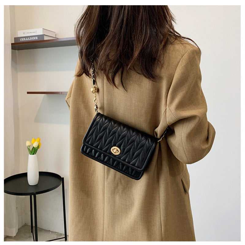 Small Chain Texture Shoulder Bag Elegant, Sleek & Party Ready, Premium Light Luxury Crossbody Bag Chic, Trendy
