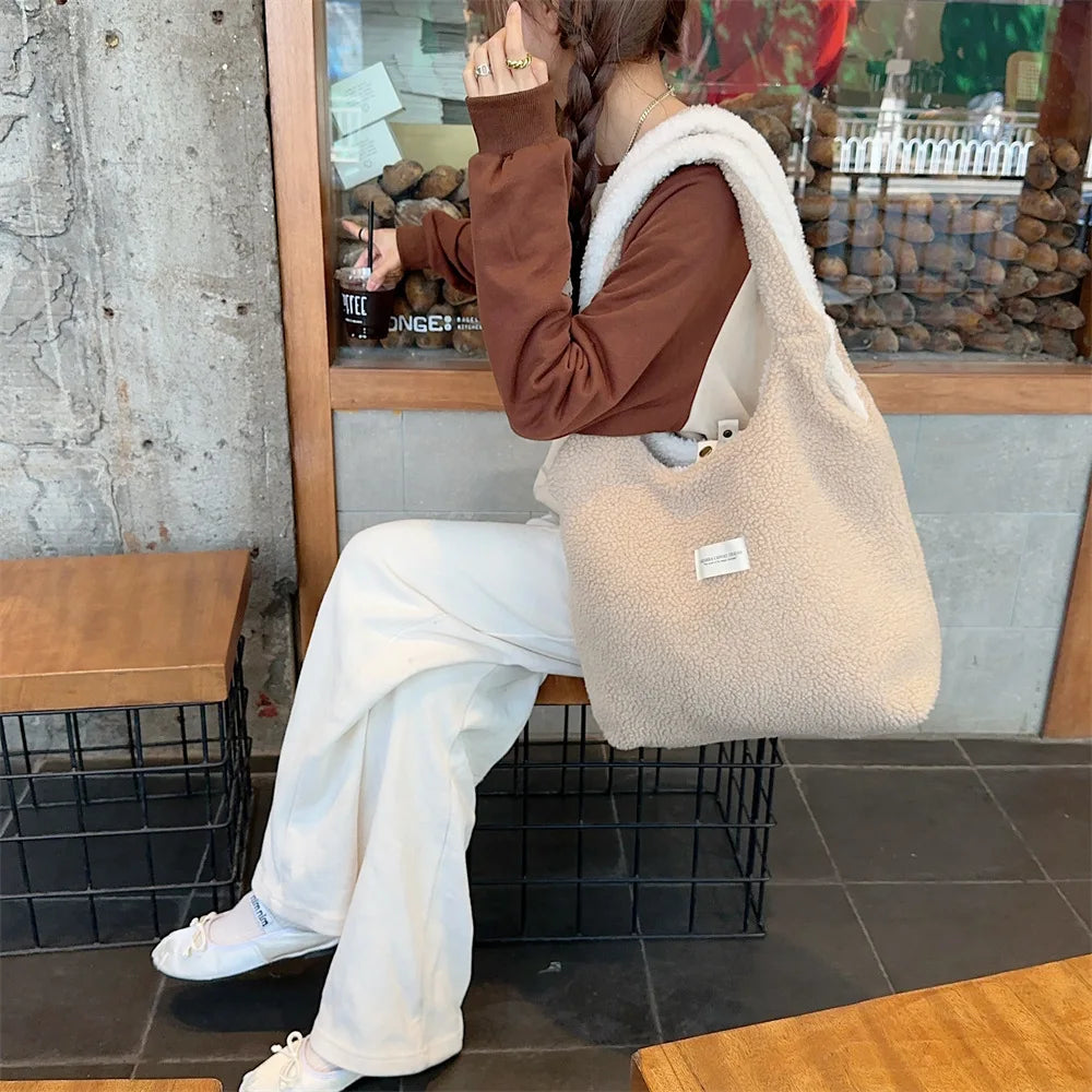 2026 Style Premium Vest Shape Women Plush Reversible Shoulder Bag Ladies Warm Fabric Handbag Winter Girls Books Tote Cute Lamb Like Cloth Purse
