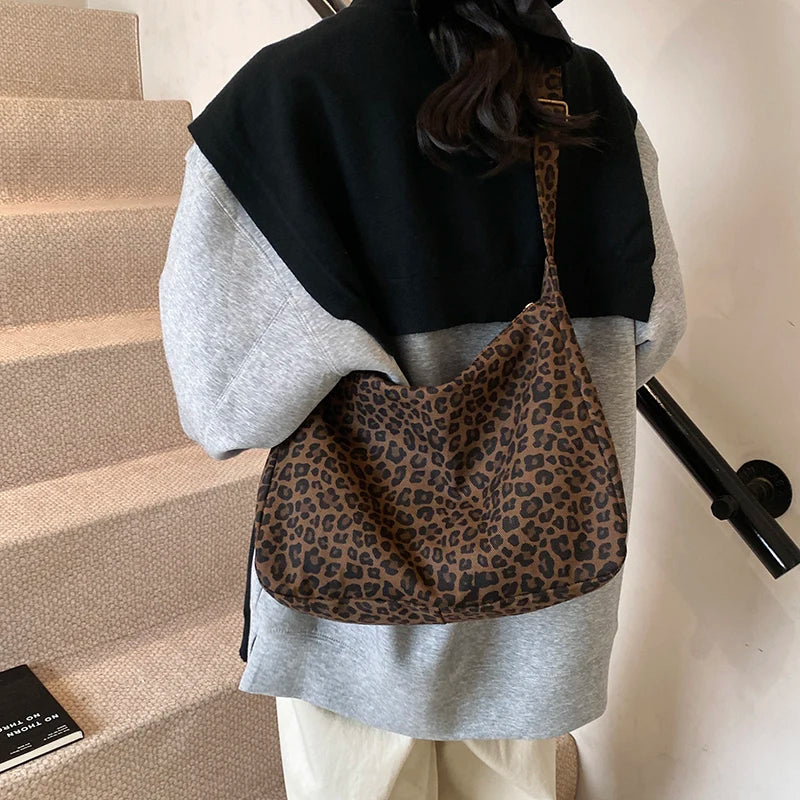 Trendy 2026 Paris Casual Soft Textile Women's Shoulder Bag Large Capacity Leopard Print Female Retro Crossbody Bag For Commute Outings