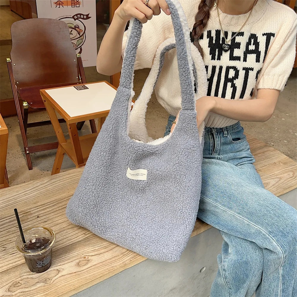 2026 Style Premium Vest Shape Women Plush Reversible Shoulder Bag Ladies Warm Fabric Handbag Winter Girls Books Tote Cute Lamb Like Cloth Purse