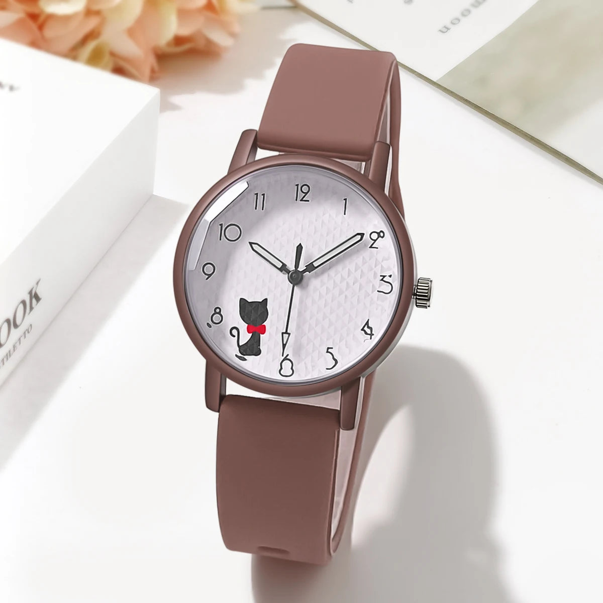 Luxury Casual Wristwatch for Stylish Women, High-Quality Ladies Quartz Watch Perfect Gift, Look Fashion Forward Every Day with Premium Silicone Strap Quartz Watch