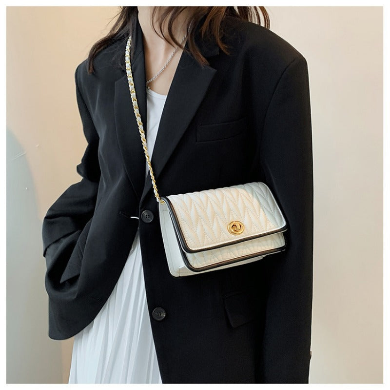 Small Chain Texture Shoulder Bag Elegant, Sleek & Party Ready, Premium Light Luxury Crossbody Bag Chic, Trendy