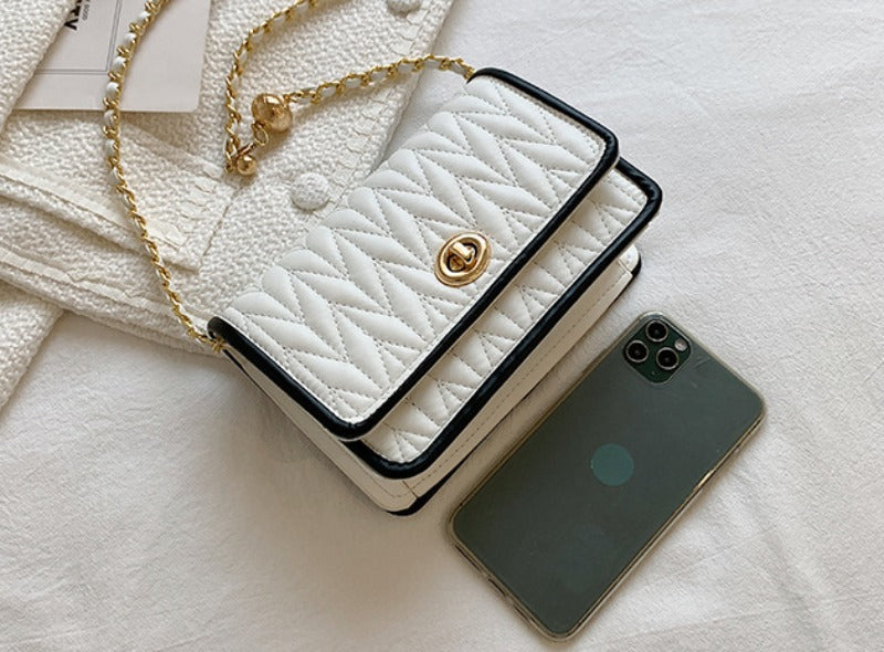 Small Chain Texture Shoulder Bag Elegant, Sleek & Party Ready, Premium Light Luxury Crossbody Bag Chic, Trendy