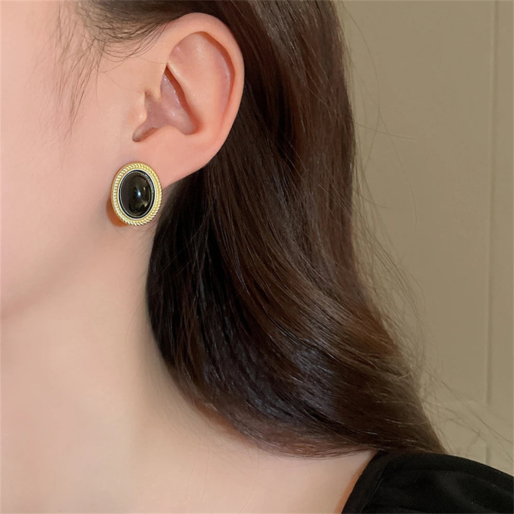 Quality Premium 2026 Luxury Edition 2024 New Retro Gold Color Metal Line Black Oval Shaped Stud Earrings for Women Advanced Design Elegant Young Girls Party Jewelry