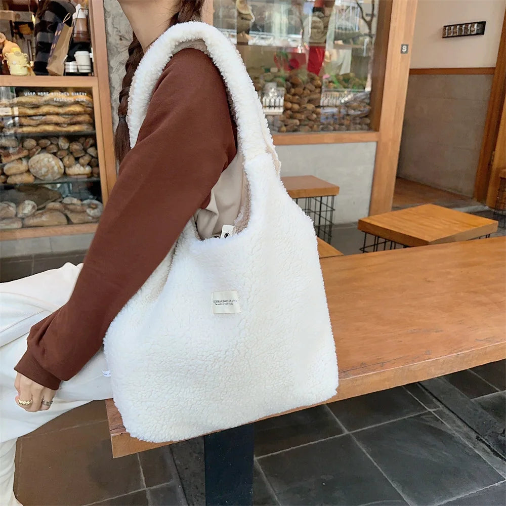 2026 Style Premium Vest Shape Women Plush Reversible Shoulder Bag Ladies Warm Fabric Handbag Winter Girls Books Tote Cute Lamb Like Cloth Purse