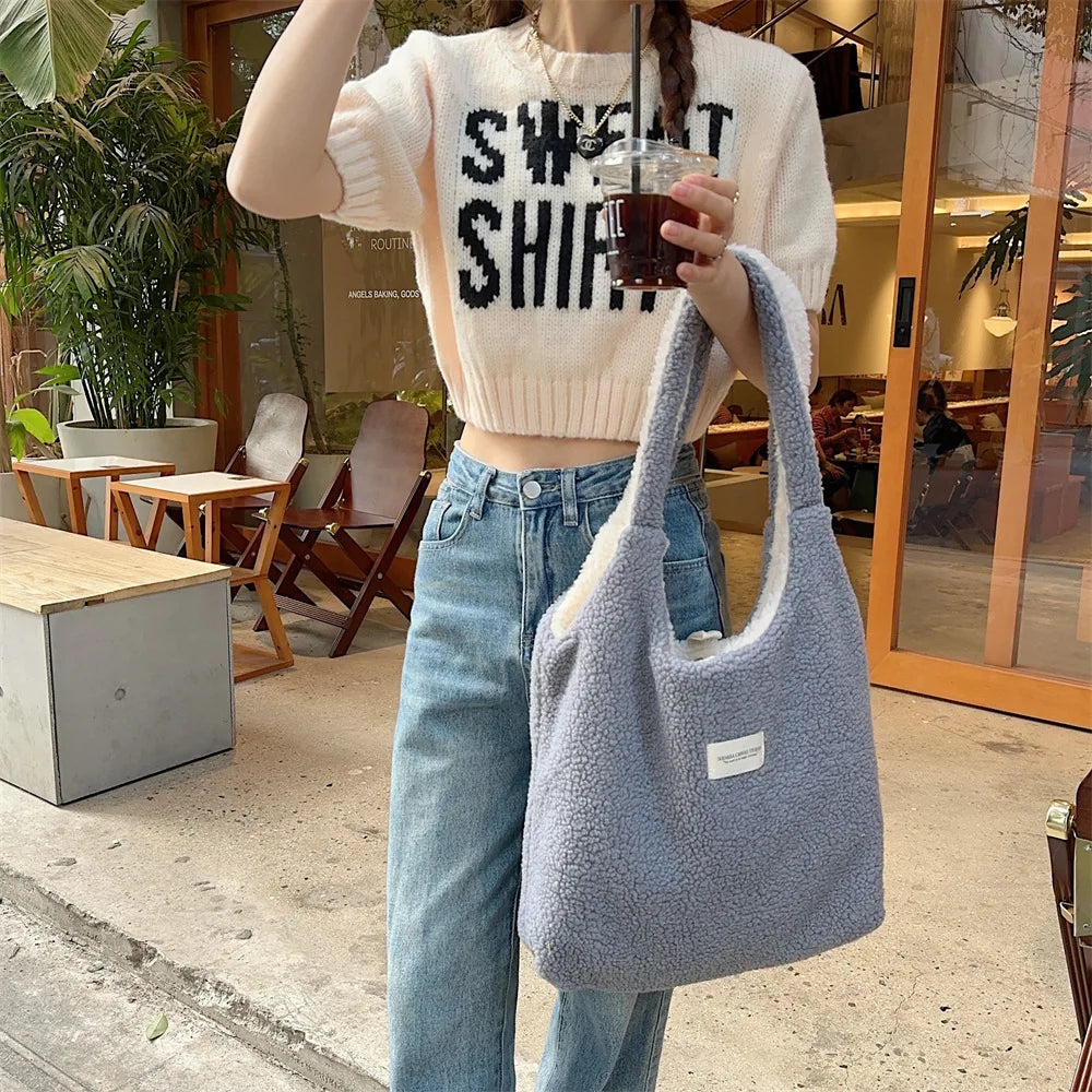 2026 Style Premium Vest Shape Women Plush Reversible Shoulder Bag Ladies Warm Fabric Handbag Winter Girls Books Tote Cute Lamb Like Cloth Purse
