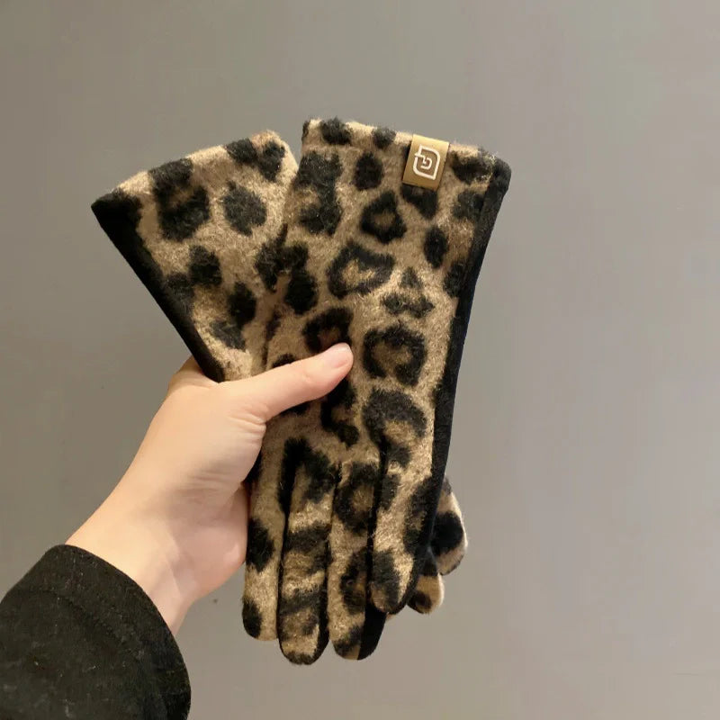 Leopard-Print Gloves Warm, Windproof & Ultra-Chic for Cycling & Driving ,Stay Stylish & Cozy! Premium Plush Winter Gloves for Women Trendy, Warm & Cold Proof