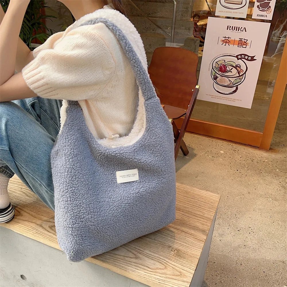 2026 Style Premium Vest Shape Women Plush Reversible Shoulder Bag Ladies Warm Fabric Handbag Winter Girls Books Tote Cute Lamb Like Cloth Purse