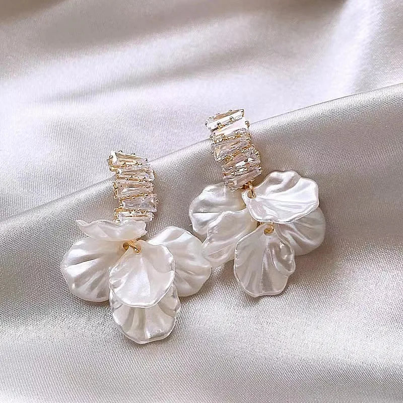 Luxury High Class 2026 Edition 2PC gold super fairy petal tassel imitation shell earrings, fashionable temperament, light luxury, niche design, ear accessories, Fairy Tassel Earrings for Fashion Lovers & Influencers