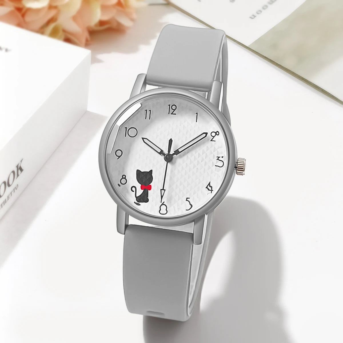 Luxury Casual Wristwatch for Stylish Women, High-Quality Ladies Quartz Watch Perfect Gift, Look Fashion Forward Every Day with Premium Silicone Strap Quartz Watch