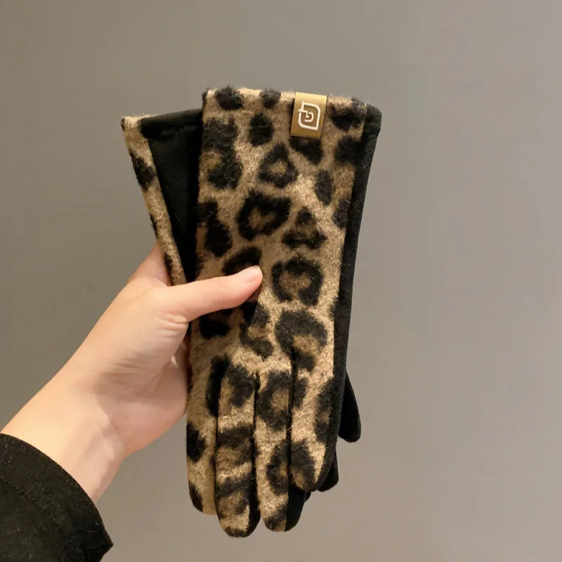 Leopard-Print Gloves Warm, Windproof & Ultra-Chic for Cycling & Driving ,Stay Stylish & Cozy! Premium Plush Winter Gloves for Women Trendy, Warm & Cold Proof