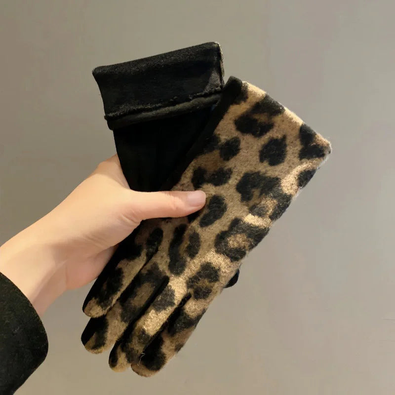Leopard-Print Gloves Warm, Windproof & Ultra-Chic for Cycling & Driving ,Stay Stylish & Cozy! Premium Plush Winter Gloves for Women Trendy, Warm & Cold Proof