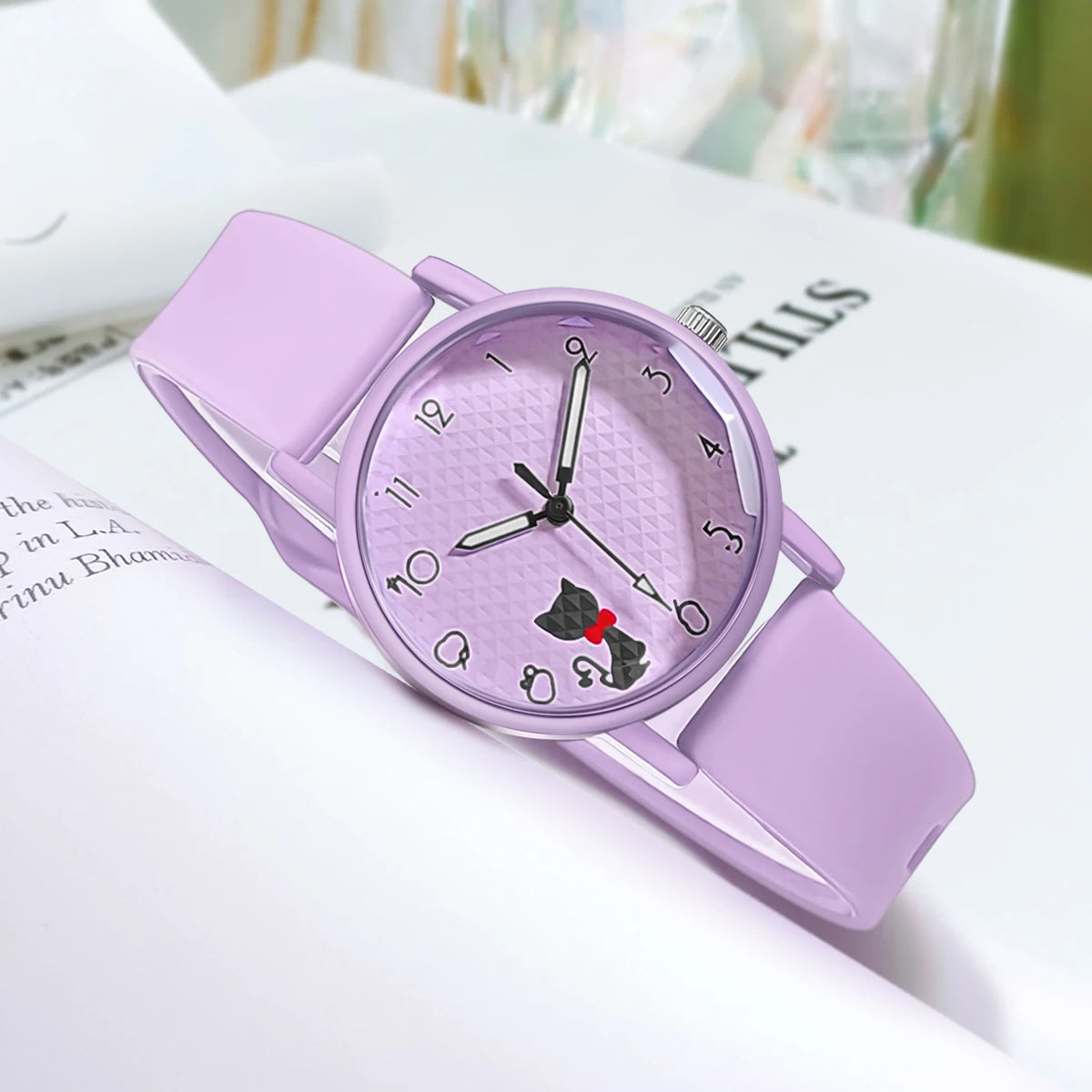 Luxury Casual Wristwatch for Stylish Women, High-Quality Ladies Quartz Watch Perfect Gift, Look Fashion Forward Every Day with Premium Silicone Strap Quartz Watch