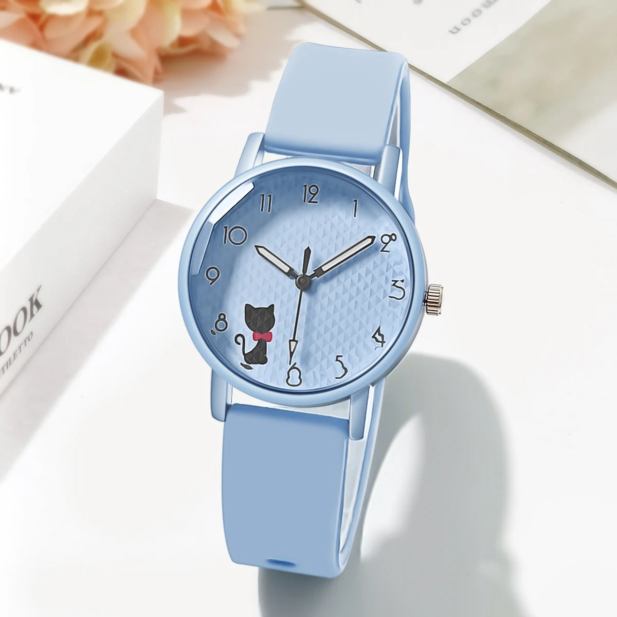 Luxury Casual Wristwatch for Stylish Women, High-Quality Ladies Quartz Watch Perfect Gift, Look Fashion Forward Every Day with Premium Silicone Strap Quartz Watch