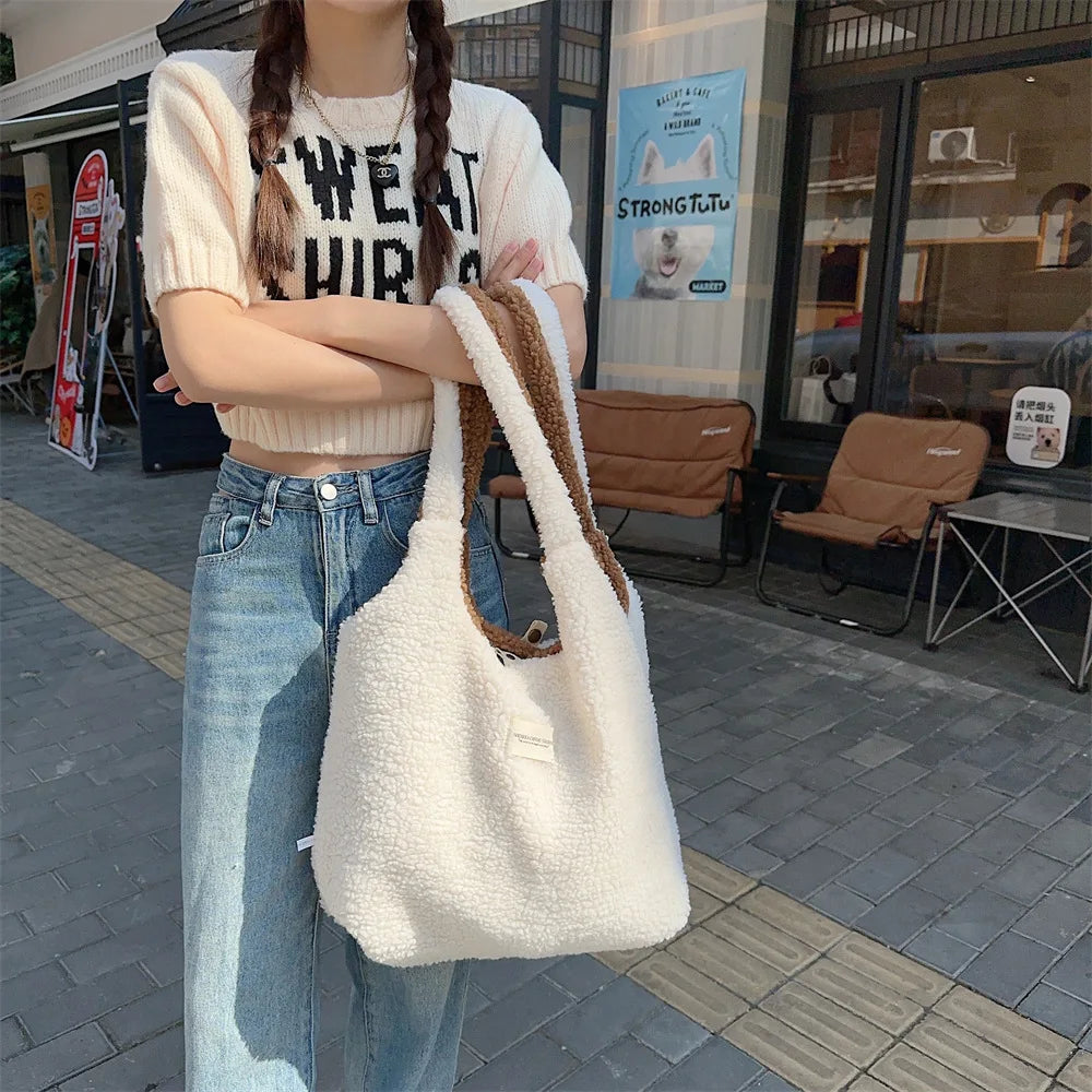 2026 Style Premium Vest Shape Women Plush Reversible Shoulder Bag Ladies Warm Fabric Handbag Winter Girls Books Tote Cute Lamb Like Cloth Purse