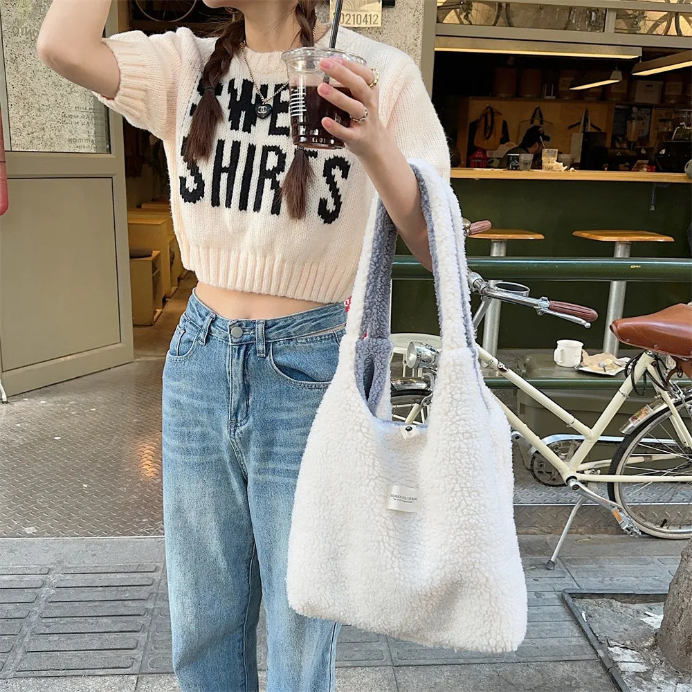 2026 Style Premium Vest Shape Women Plush Reversible Shoulder Bag Ladies Warm Fabric Handbag Winter Girls Books Tote Cute Lamb Like Cloth Purse