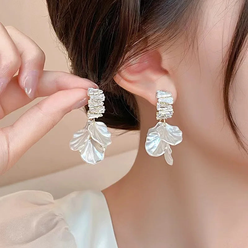 Luxury High Class 2026 Edition 2PC gold super fairy petal tassel imitation shell earrings, fashionable temperament, light luxury, niche design, ear accessories, Fairy Tassel Earrings for Fashion Lovers & Influencers