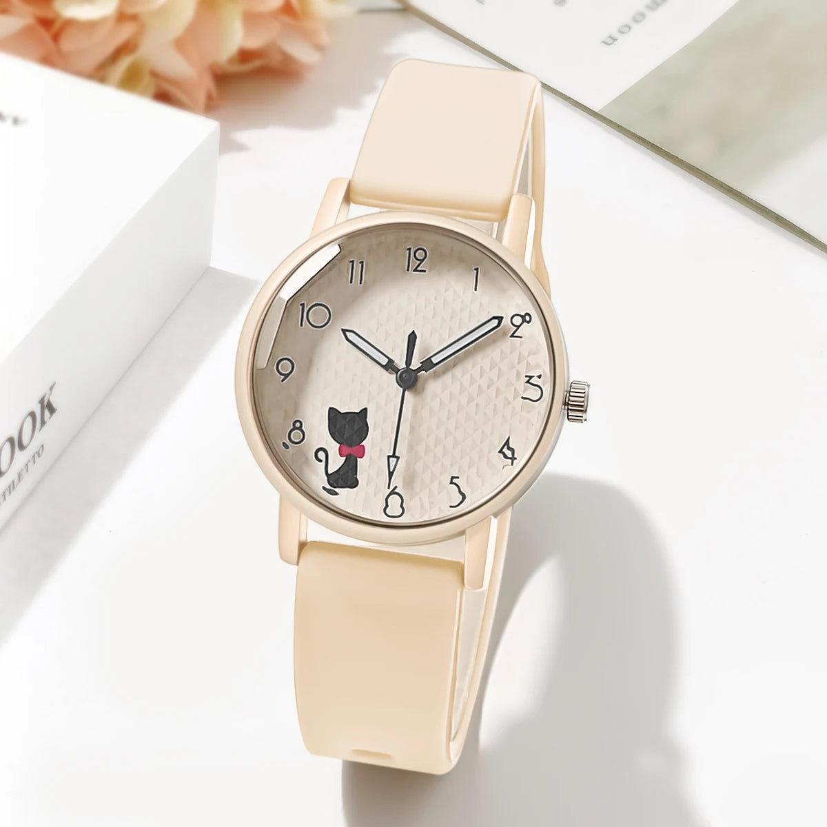 Luxury Casual Wristwatch for Stylish Women, High-Quality Ladies Quartz Watch Perfect Gift, Look Fashion Forward Every Day with Premium Silicone Strap Quartz Watch