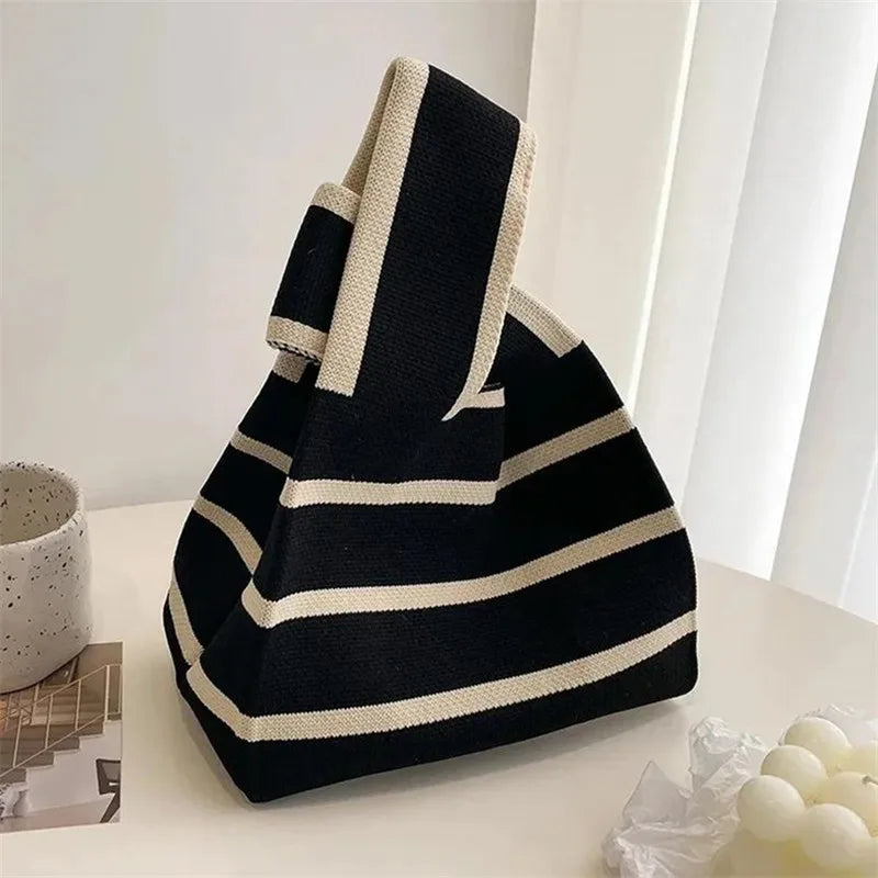 Women Handmade Knitted Small Handbag, Casual Wrist Bag, Student Reusable Shopper Mini Tote Bag, Suitable for Daily Use Outdoor